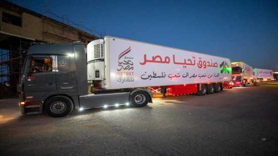شاهد: اتحاد قبائل سيناء يهدي الشعب الفلسطيني مئات الشاحنات من المساعدات العاجلة